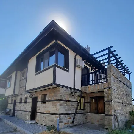 Beautiful 2-Bed Villa In Cholakova Cheshma Villa *
